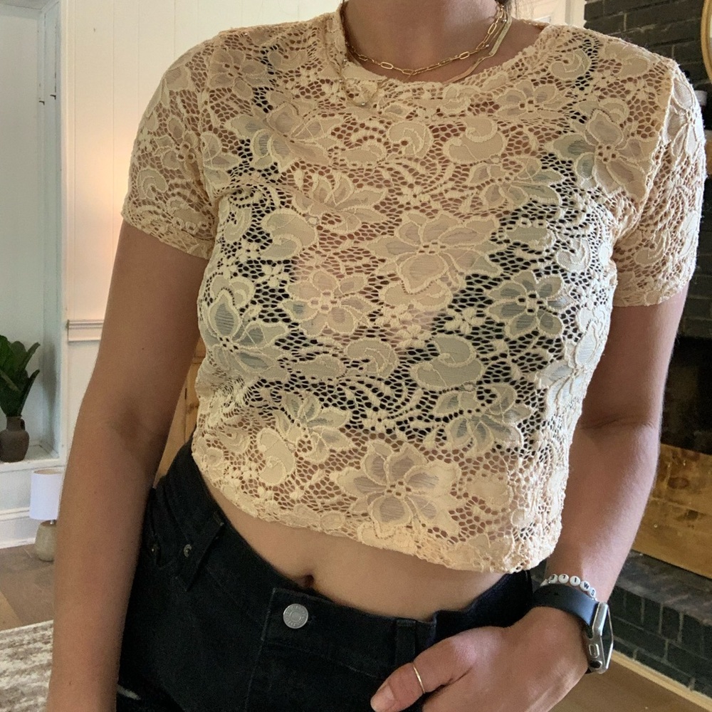 Beige lace crop top M
